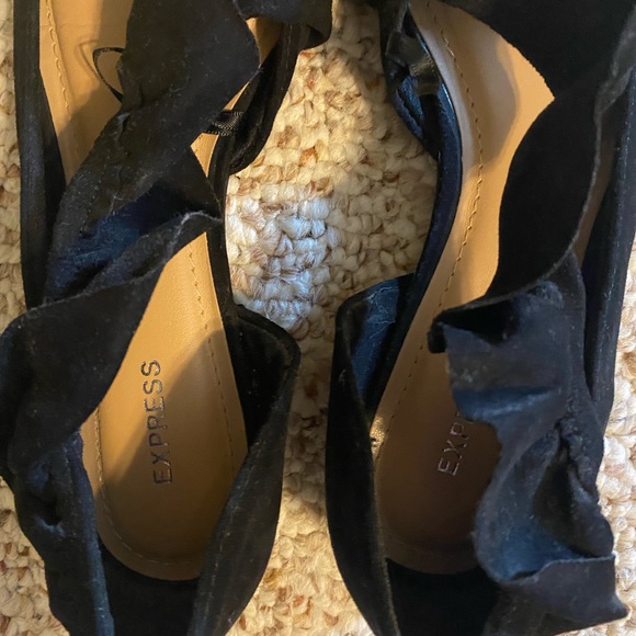 Express Ruffle Flats - Picture 3 of 4